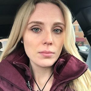 Meet your Posher, Holly